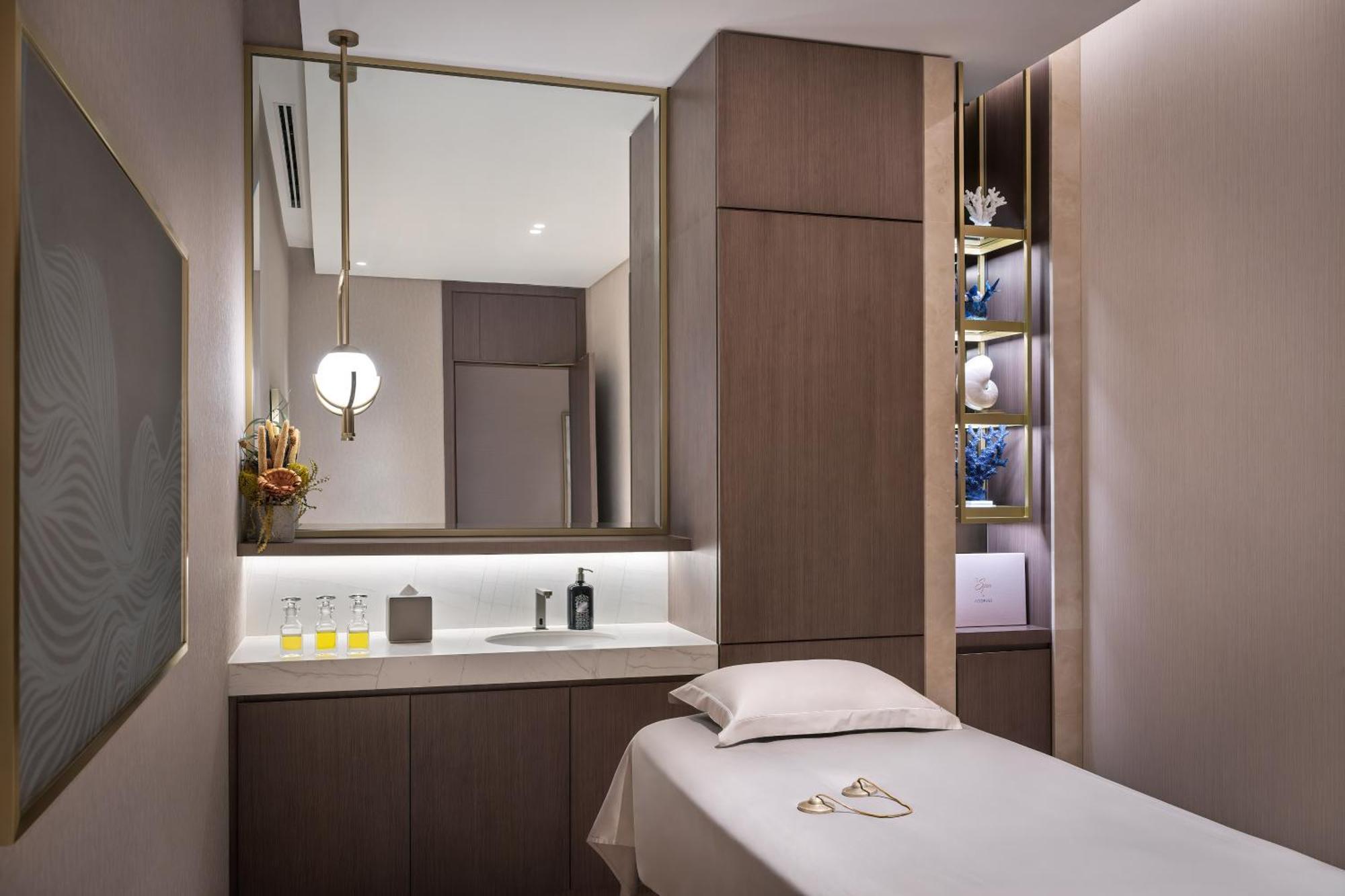 Address Beach Resort Bahrain Manama Exterior photo Treatment room at The Spa at The Dorchester