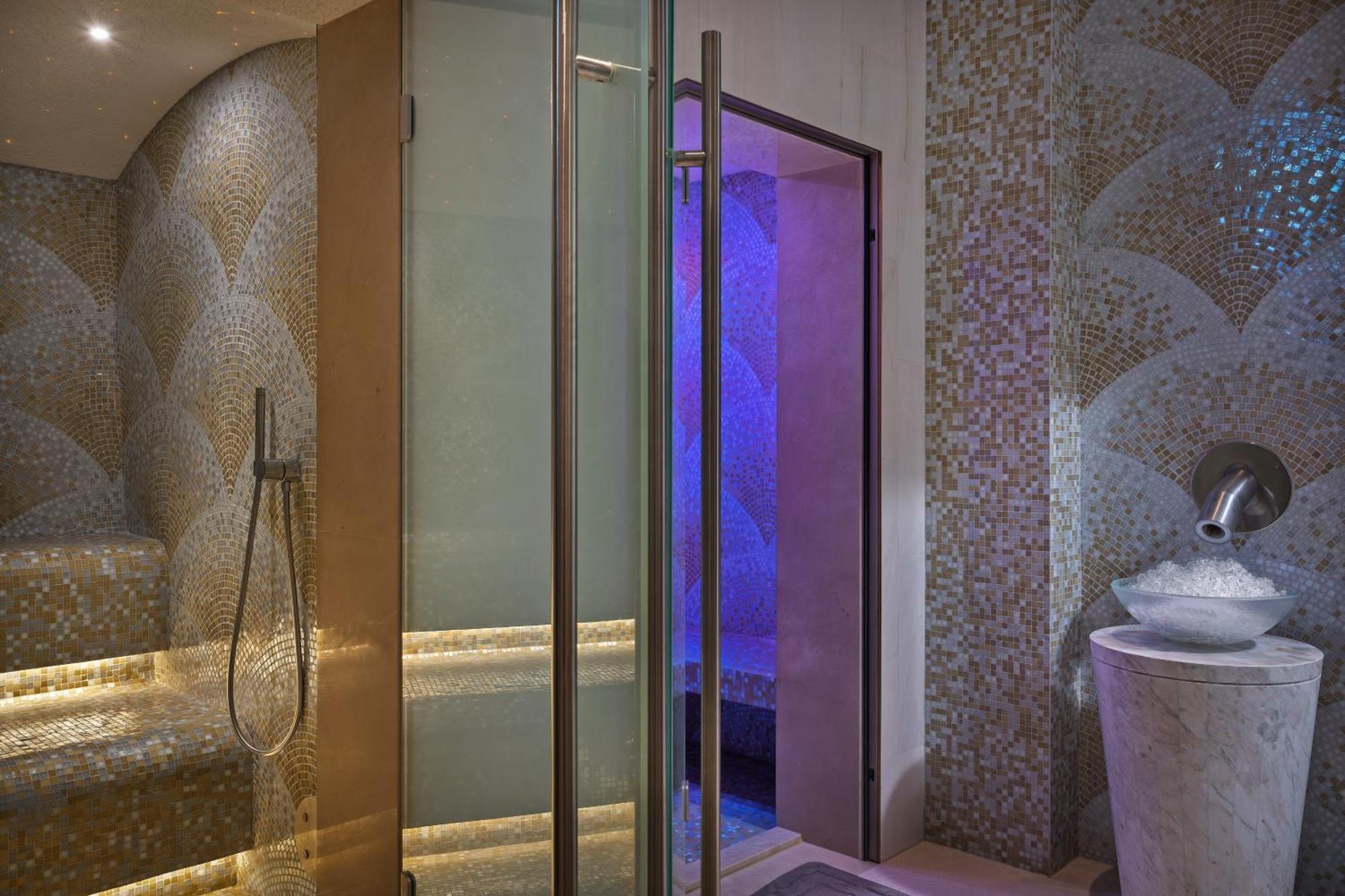 Address Beach Resort Bahrain Manama Exterior photo A shower door