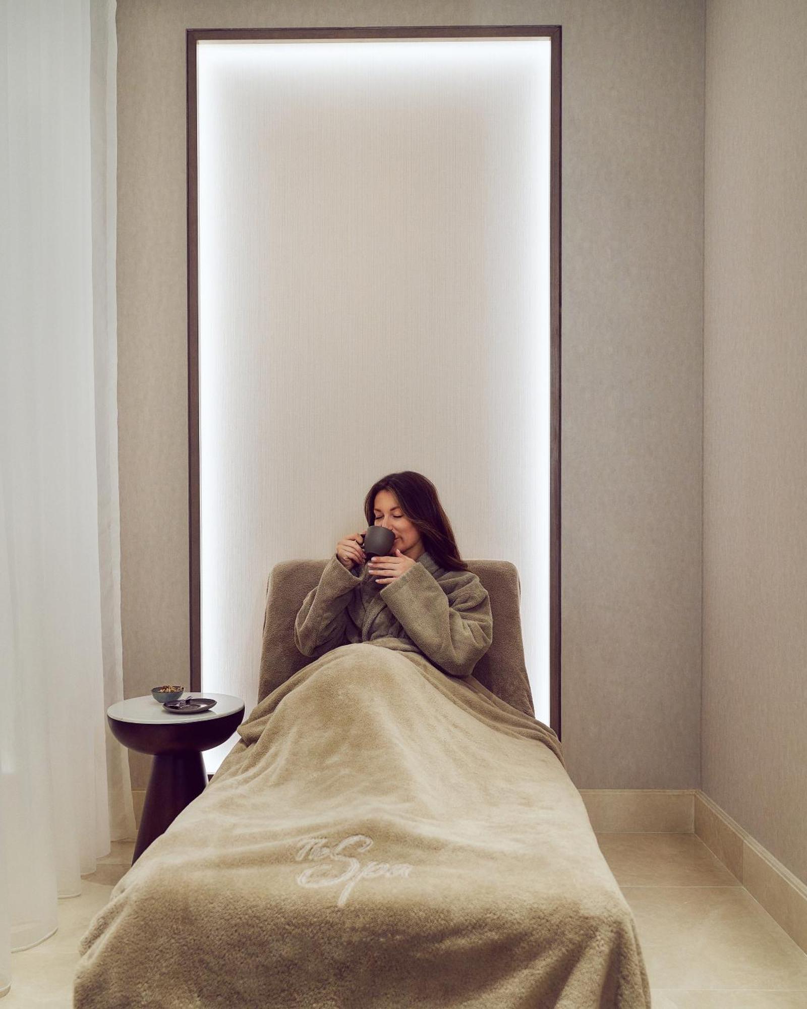 Address Beach Resort Bahrain Manama Exterior photo A woman relaxing at the spa